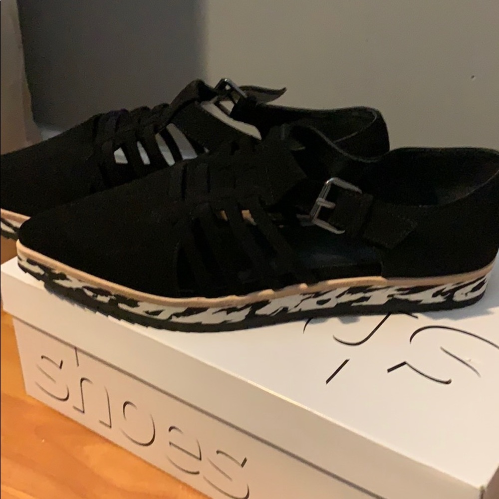 Never been worn - Picture 2 of 4